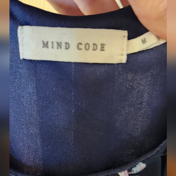 NWOT Stunning Sleeveless Blouse - Picture 3 of 4